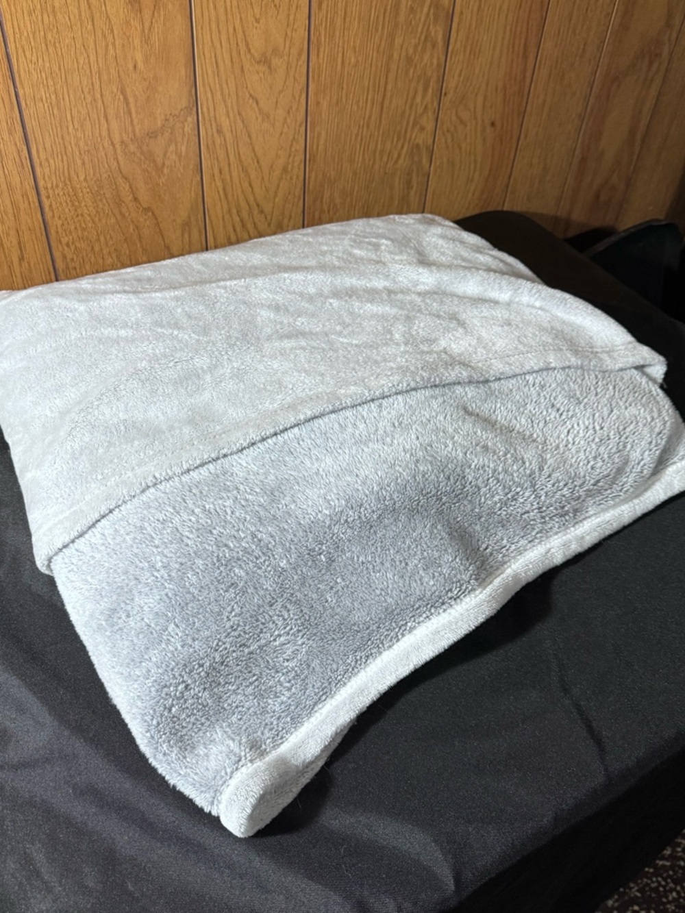 Soft Light Gray Blanket - Plush Everyday Comfort‎ Throw